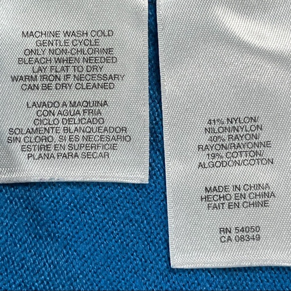 Jones New York size medium blue thin sweater, fold down neck, elastic wrists - Picture 6 of 7